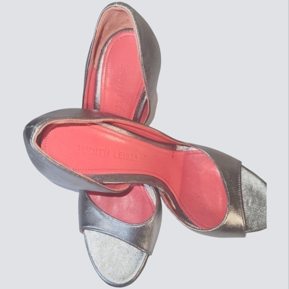 Judith Leiber Women's Silver Leather Open Toes 4" Stiletto Heels Size 7B - Picture 12 of 12